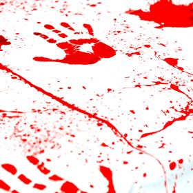   Halloween-i asztalterítő - alumínium hatású - 137 x 183 cm - véres kéznyomok