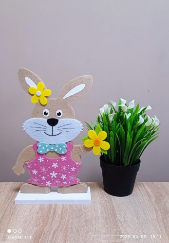 Húsvéti nyuszi dekoráció, virággal 30 cm